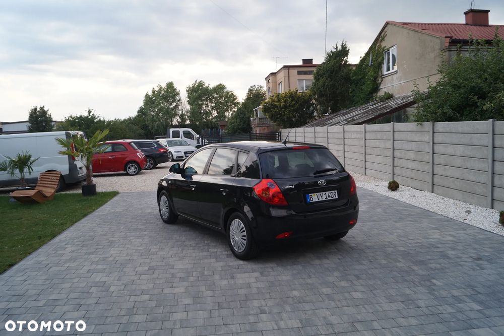 Kia Ceed - 32