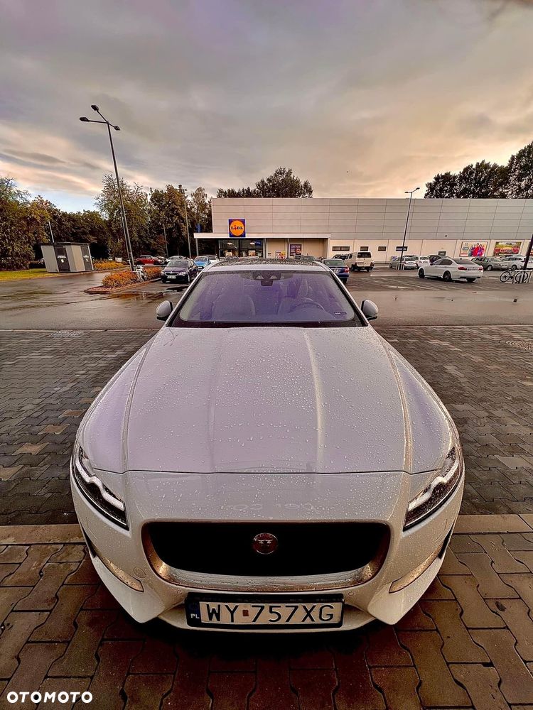 Jaguar XF 2.0 T R-Sport - 8
