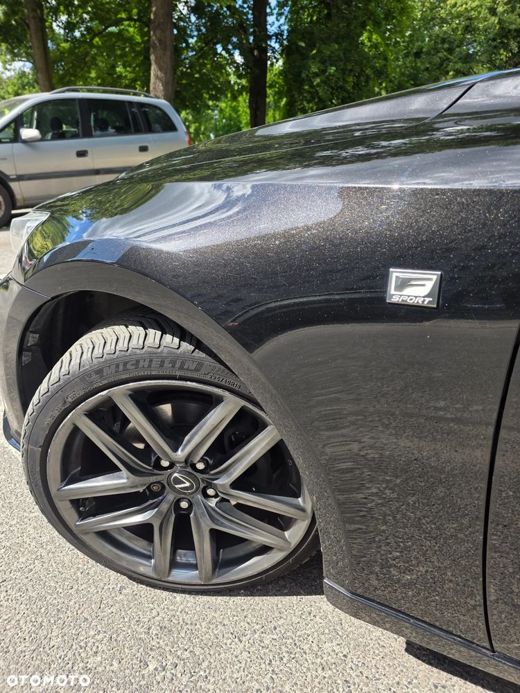 Lexus IS 300h F Sport - 12
