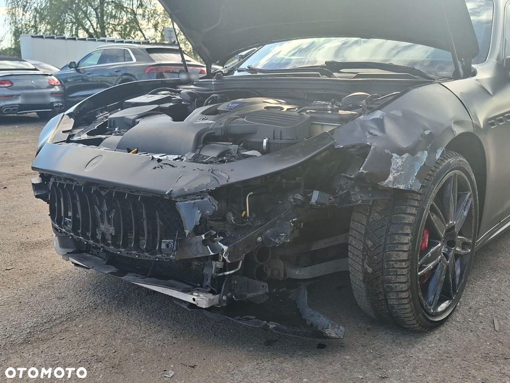 Maserati Ghibli GranSport - 11