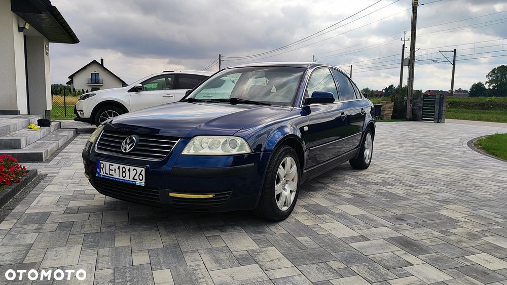 Volkswagen Passat - 1