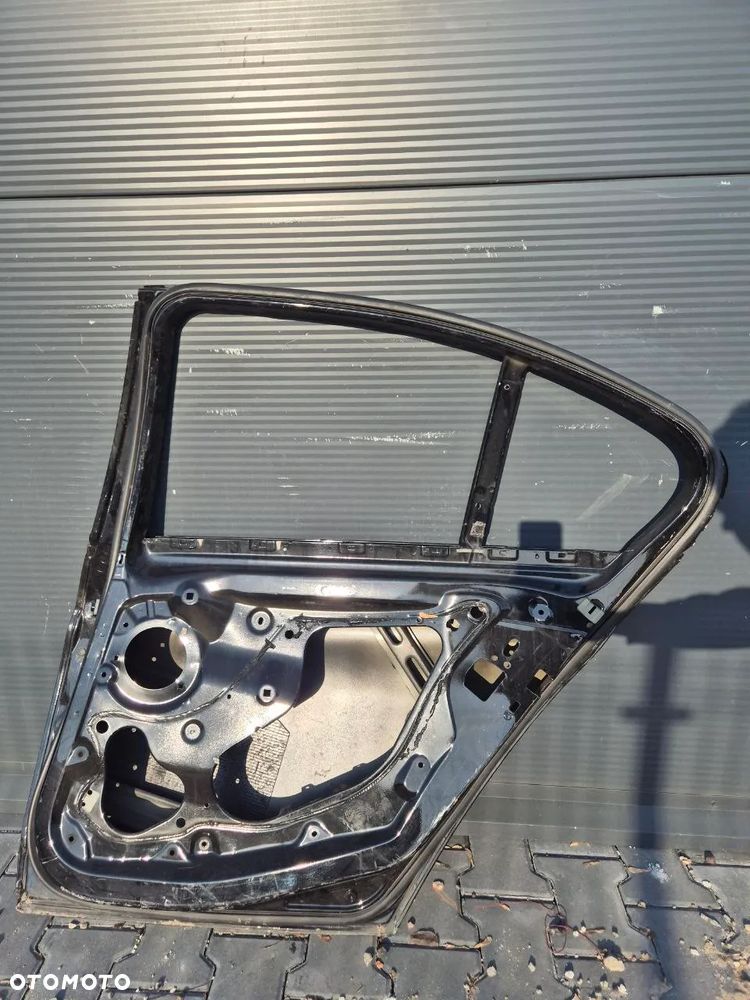 DRZWI PRZEDNIE LEWE BMW F30 , F31 , F80 - 10