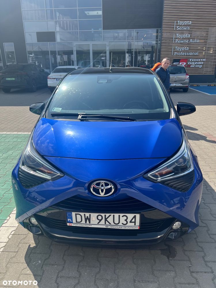 Toyota Aygo x.shift x-play connect - 2