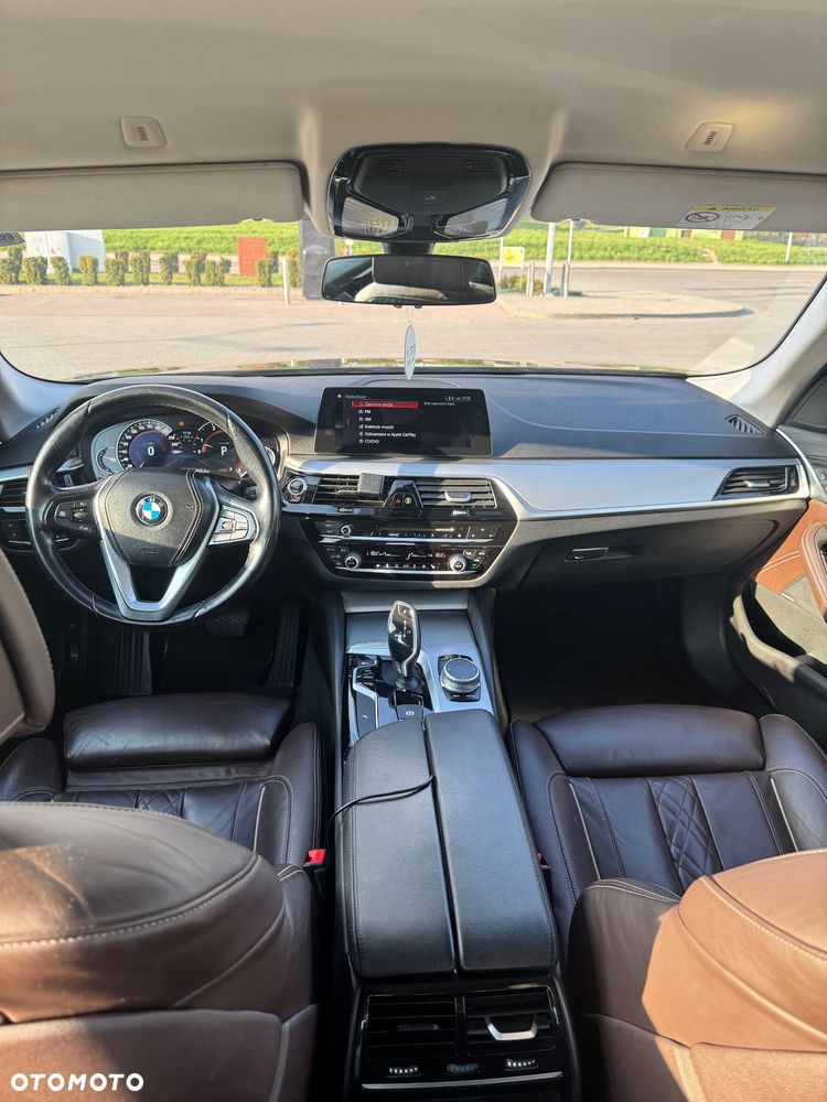 BMW Seria 5 520d xDrive - 17