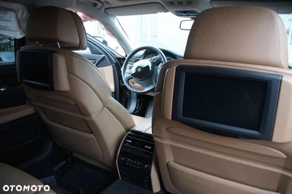 Pojazd na części BMW F01 750i Long xDrive, rocznik 2011 BLACK SAPPHIRE METALLIC (475) XCL.LEDER NAPPA ERW./D5 SATB HELL (NAD5) silnik N63B44O0 skrzynia GA6HP-26Z drzwi klapa szyba fotele long amortyzator - 26