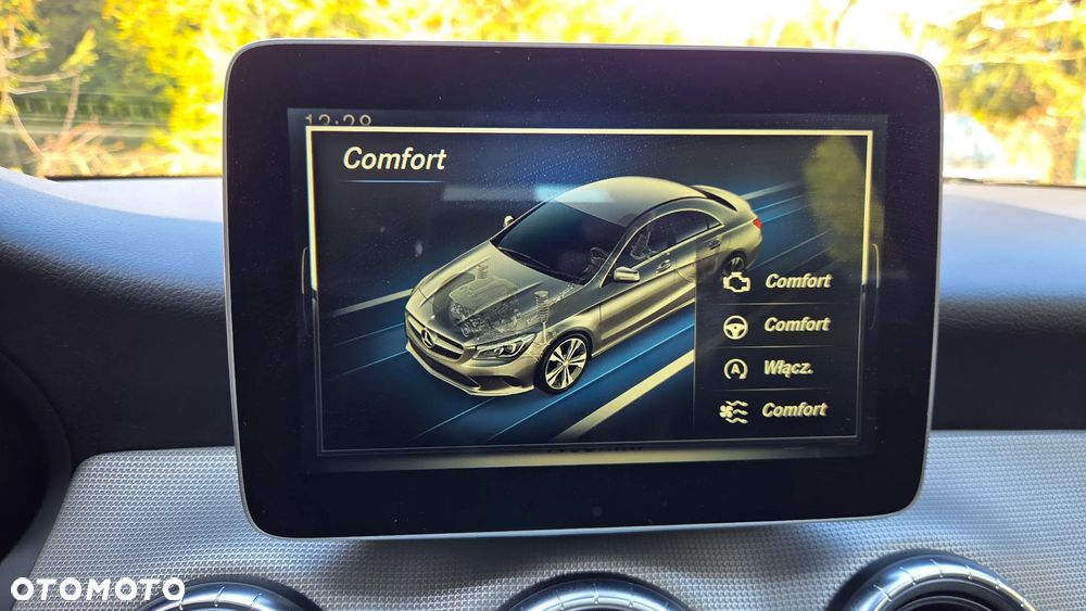 Mercedes-Benz CLA 180 7G-DCT Urban - 10