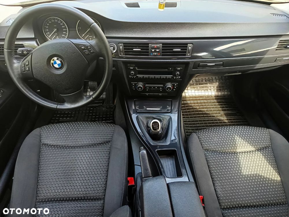 BMW Seria 3 318d DPF Edition Lifestyle - 29