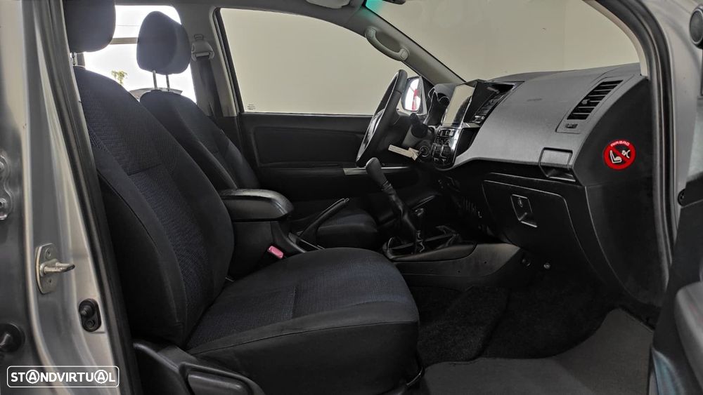 Toyota Hilux 2.5 D-4D 4WD CD T+Nav+PM - 23