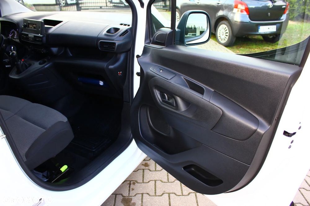 Toyota Proace City CHŁODNIA 1.5D-4D 102KM LONG L2 3 Osobowy - 31