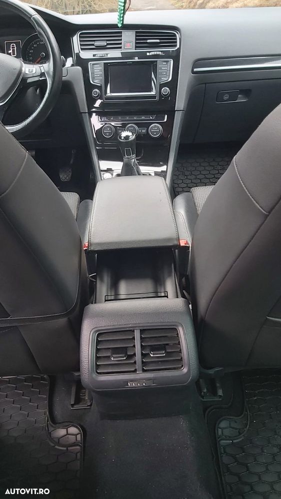 Volkswagen Golf - 10