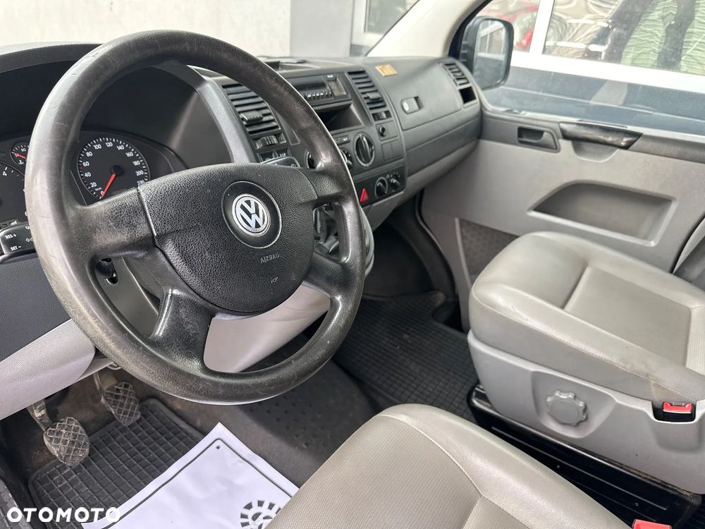 Volkswagen Caravelle - 13