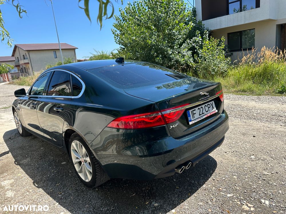 Jaguar XF 20d AWD Portfolio - 11