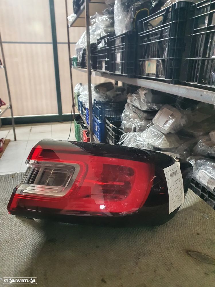 FAROLIM DIREITO PAINEL RENAULT CLIO IV - 1