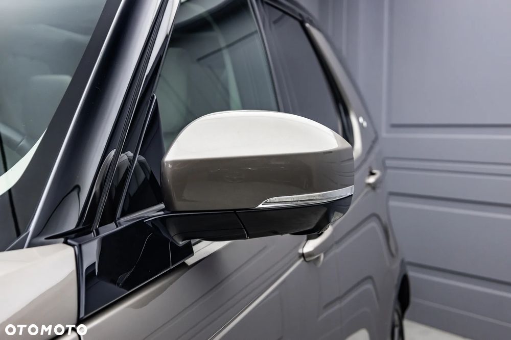 Land Rover Discovery D250 SE - 30