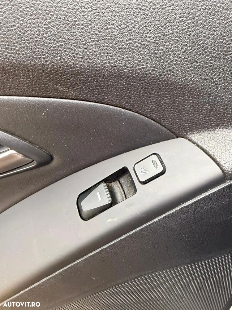 Hyundai ix35 2.0 CRDI 4WD Fifa World Cup Gold Edition - 12