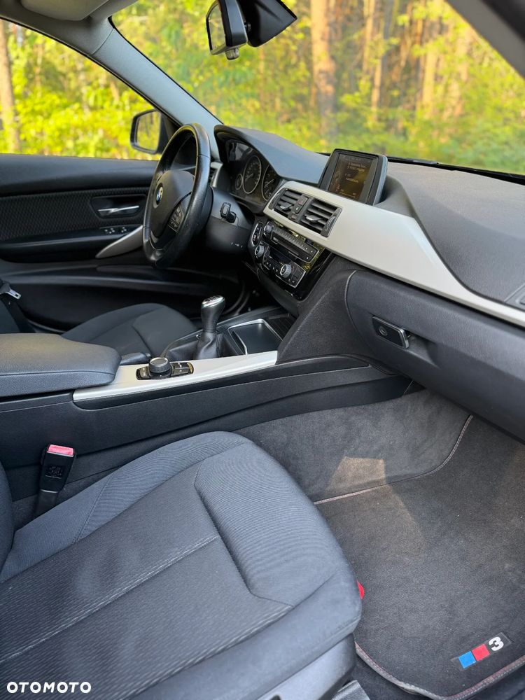 BMW Seria 3 318i - 11