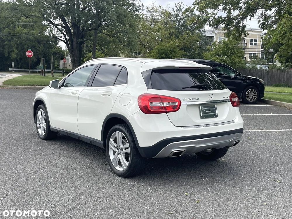 Mercedes-Benz GLA 250 4-Matic - 6