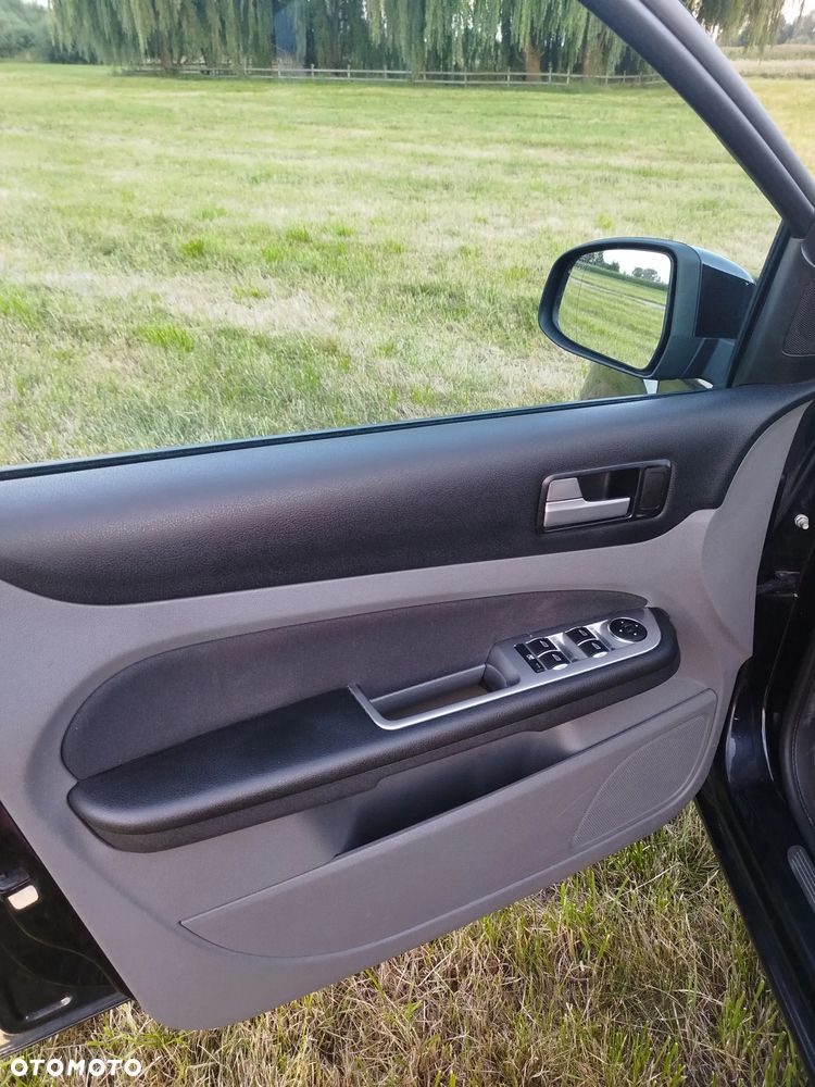 Ford Focus 1.8 Ghia - 6