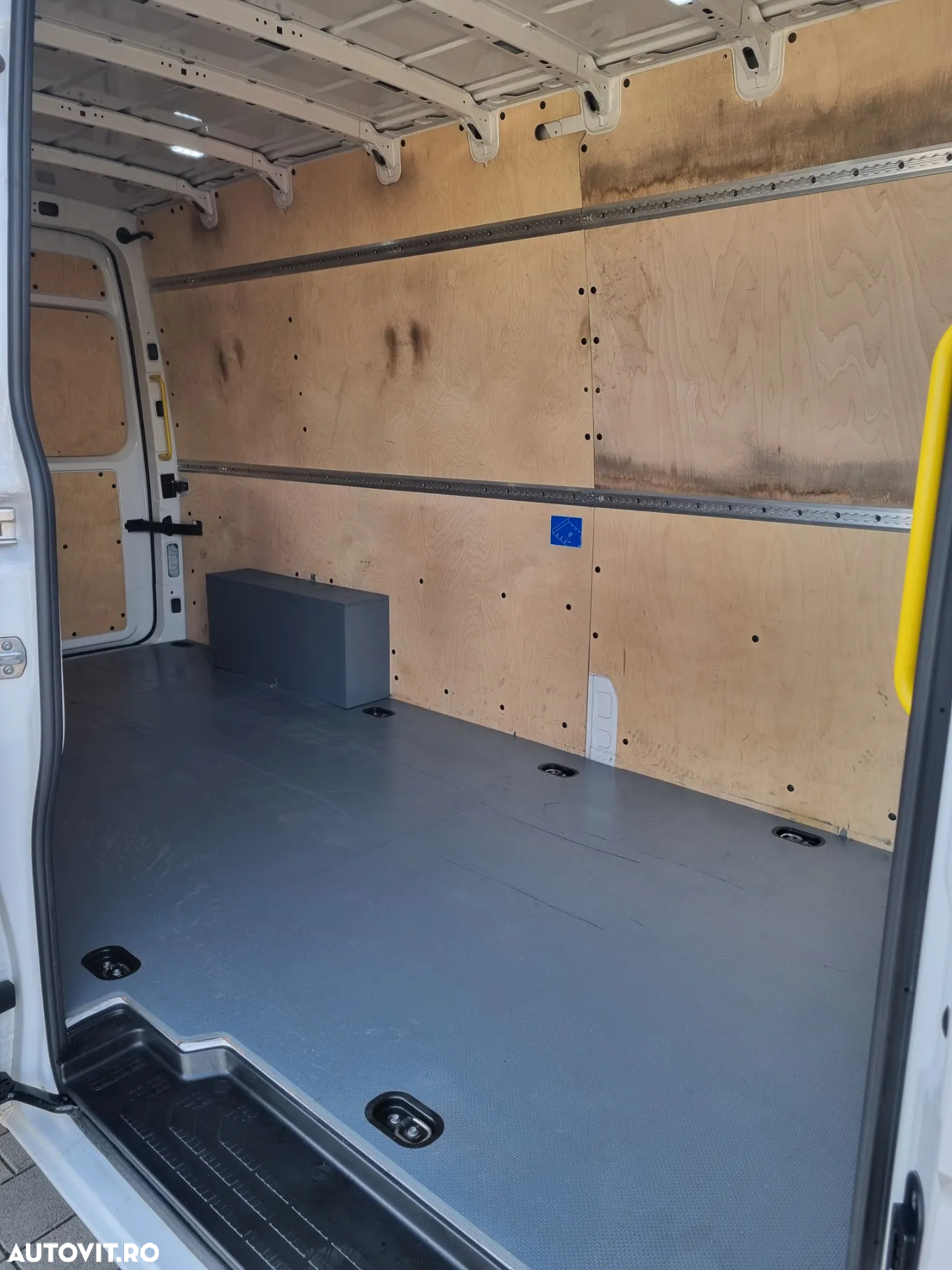 Volkswagen Crafter Maxi  L4 H3 2.0 TDI 140 C.P. An 2020 Stare ca nouă - 7