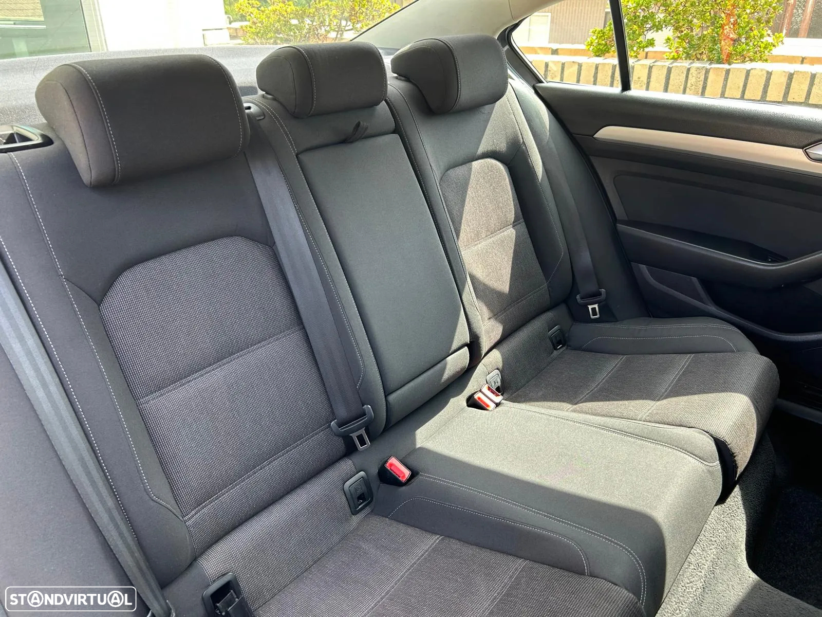 VW Passat 1.6 TDI Confortline DSG - 24