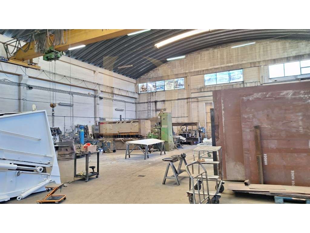 Armazém industrial com terreno em Alhos Vedros - Moita - Grande imagem: 2/20