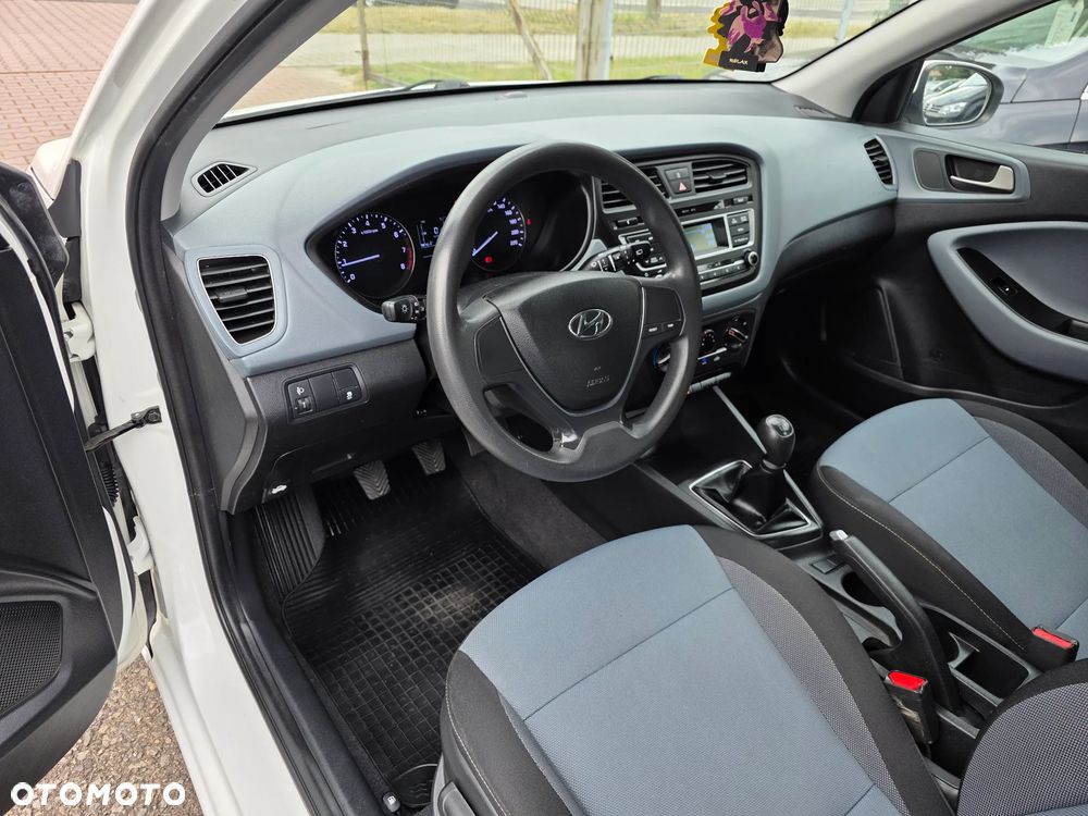 Hyundai i20 blue 1.2 Trend - 10