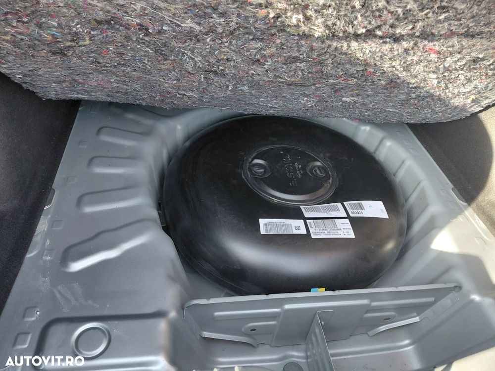 Dacia Logan TCe 90 MT5 Essential - 6