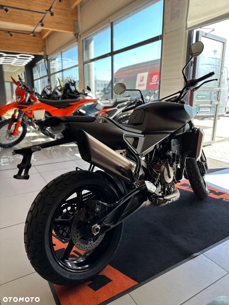 Husqvarna Svartpilen - 4