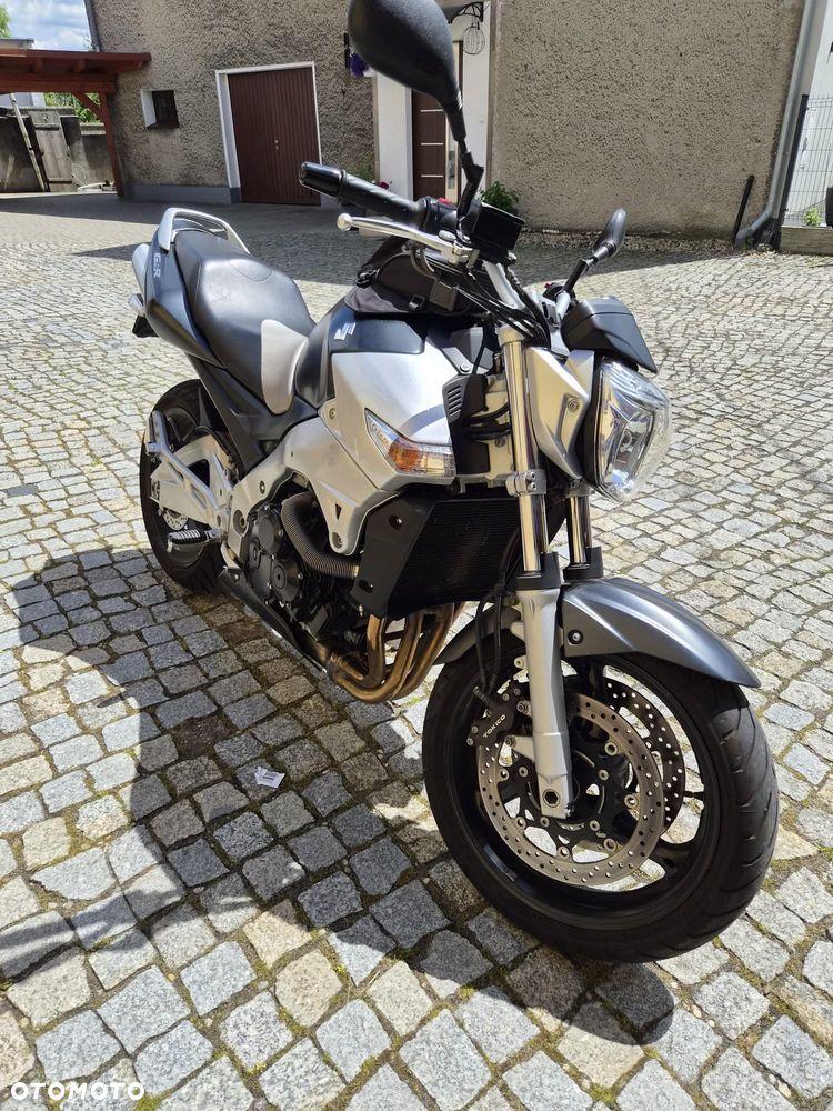 Suzuki GSR - 1