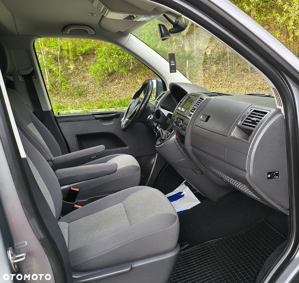 Volkswagen Caravelle - 13