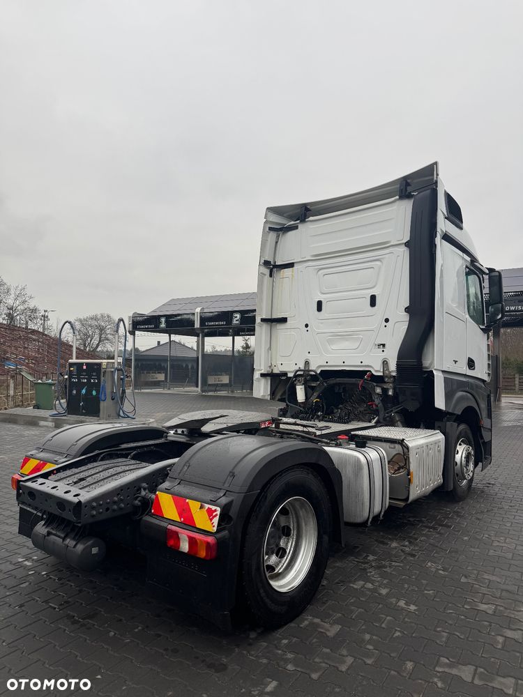 Mercedes-Benz 1845 opony 80% stan bardzo dobry - 4