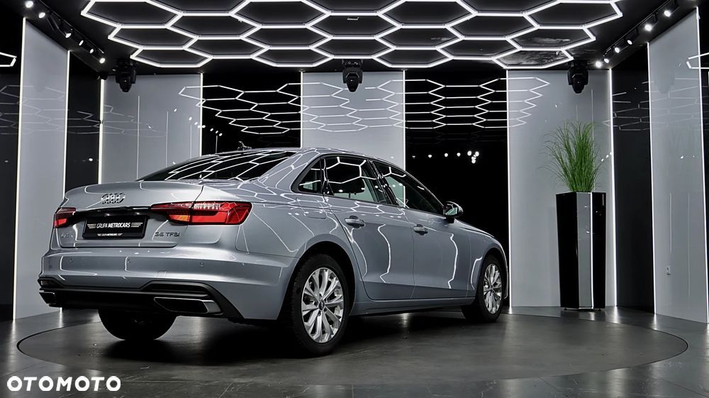 Audi A4 Limousine 35 TFSI Sport S tronic - 10