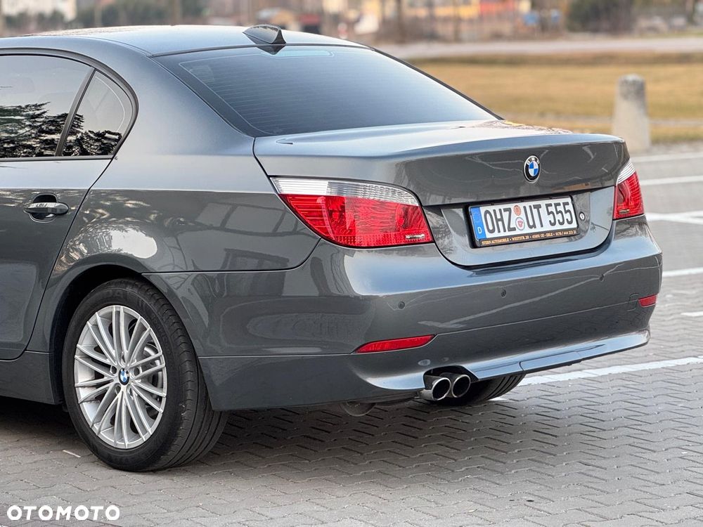 BMW Seria 5 545i - 11