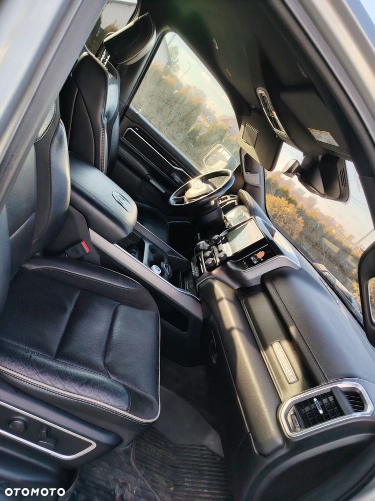 RAM 1500 5.7 Crew Cab Laramie - 24