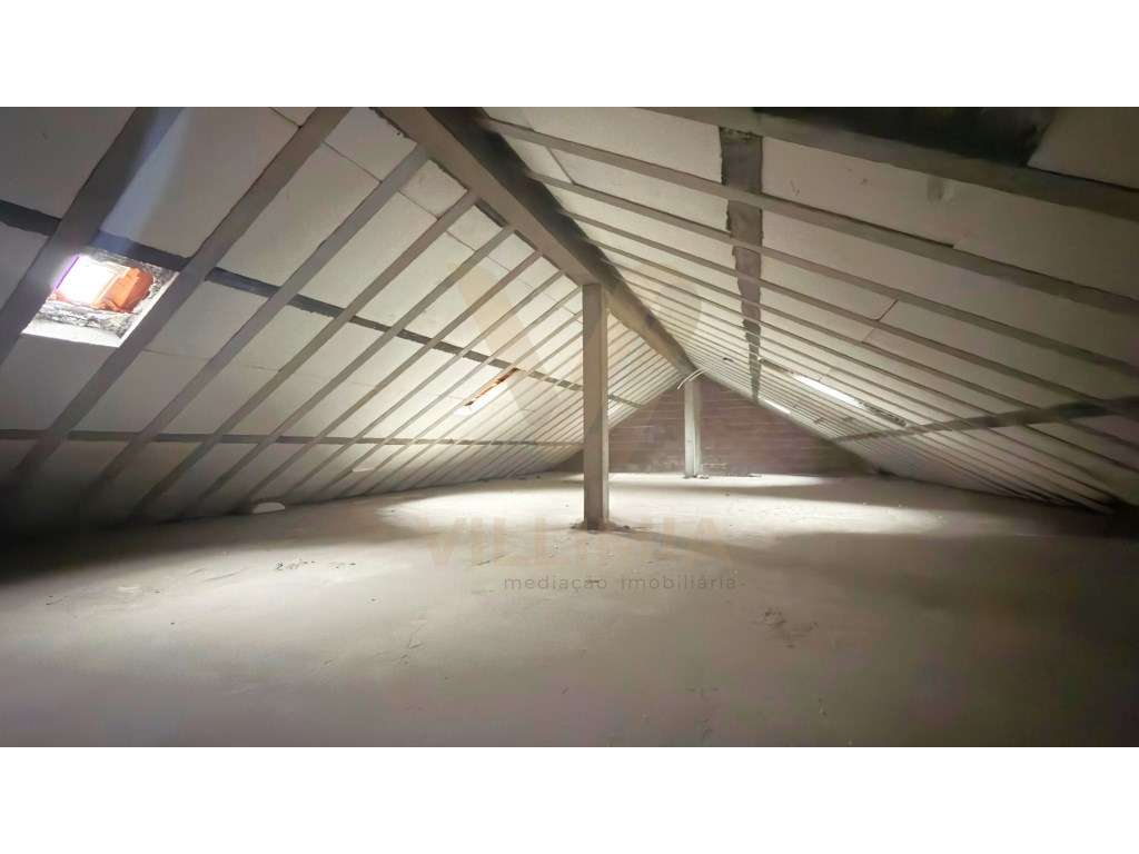 Prédio em Fase Avançada de Construção - Ponte de Lima - Grande imagem: 2/28