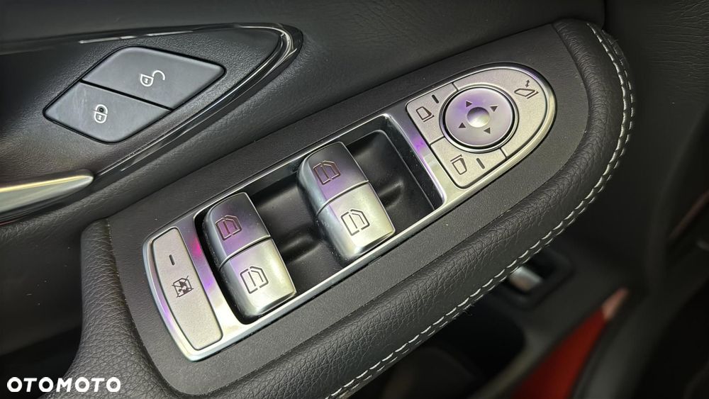 Mercedes-Benz GLC 300 d 4-Matic - 32