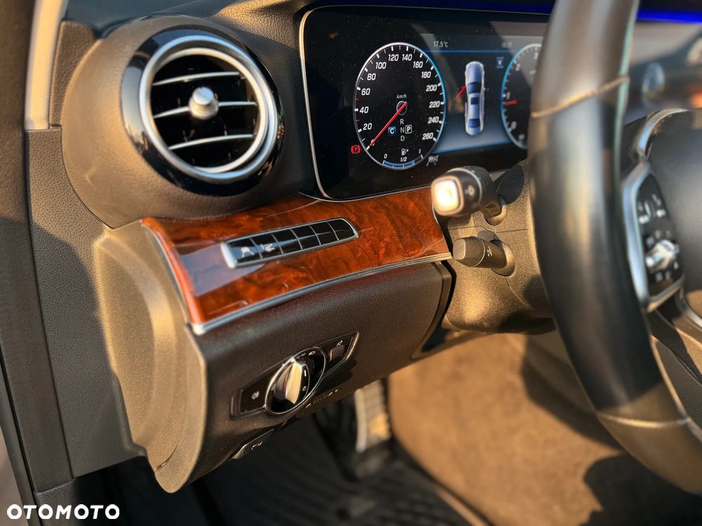 Mercedes-Benz Klasa E 220 d 4-Matic 9G-TRONIC - 11