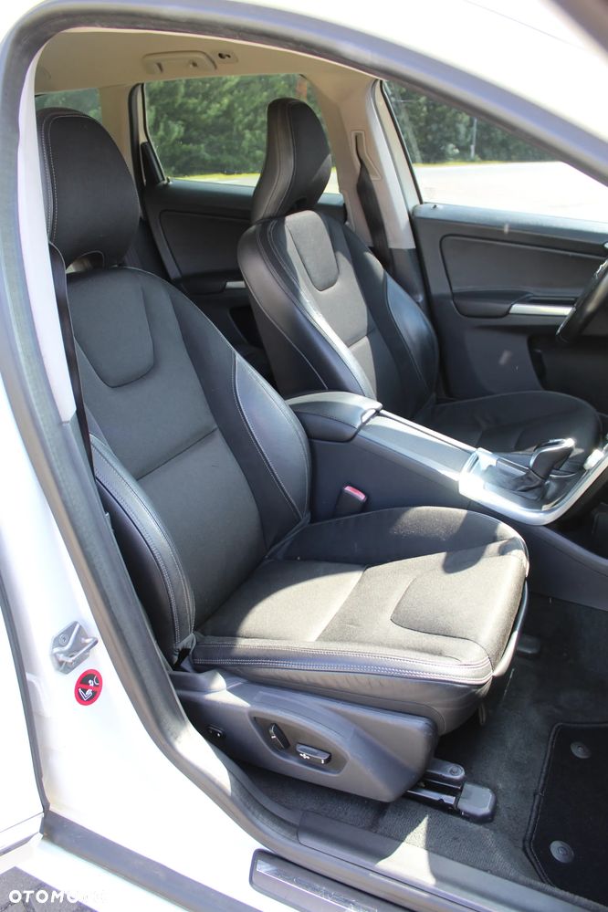 Volvo XC 60 T5 Drive-E Momentum - 24