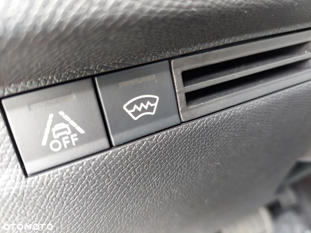 Citroën C4 1.2 mHEV Plus eDCT6 - 26