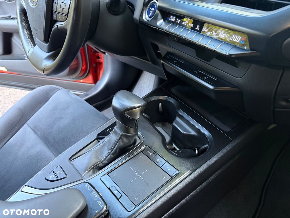 Lexus UX - 26