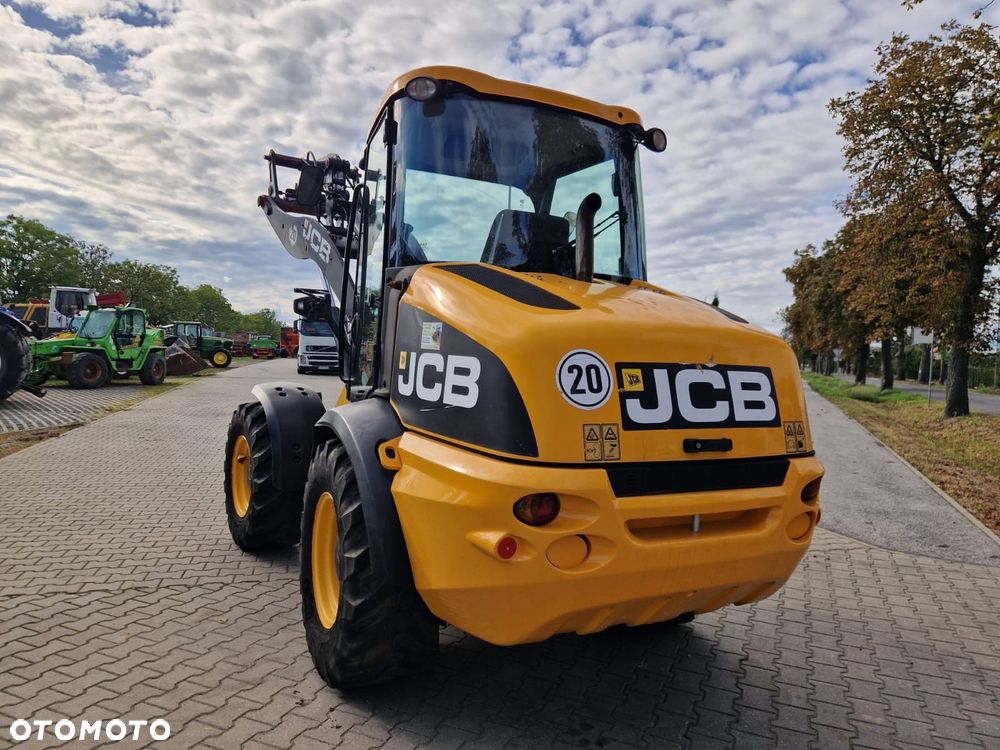 JCB 409 - 8