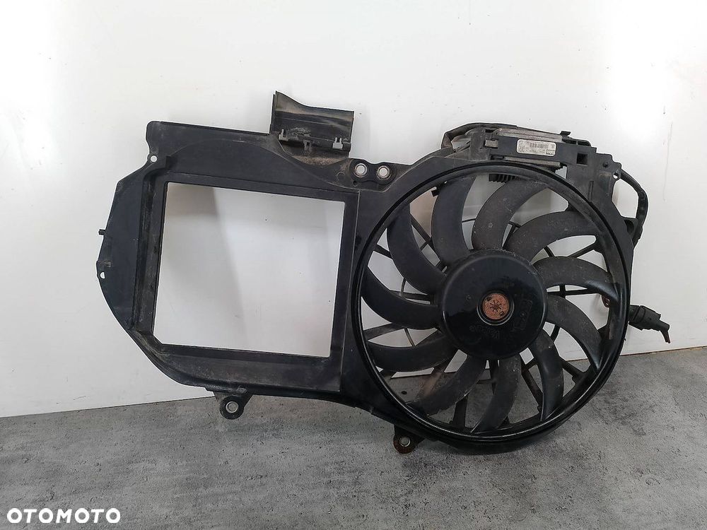 WENTYLATOR CHŁODNICY Z MODUŁEM AUDI A4 B6 8E0121205Q 873573D VALEO 2.0 20V - 1