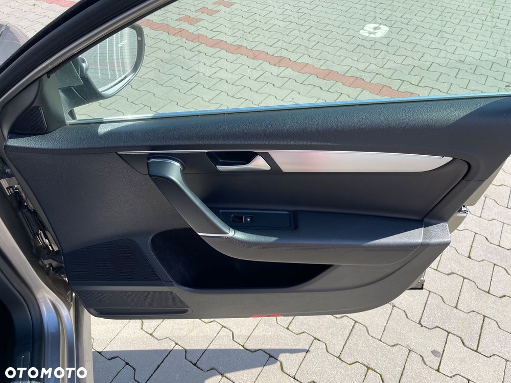 Volkswagen Passat 2.0 TDI DSG BlueMotion Technology R-Line - 14