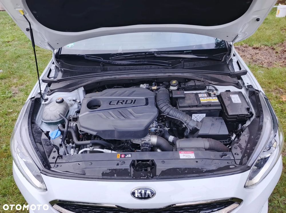 Kia Ceed 1.6 CRDi (48V Mild-Hybrid) DCT7 GT Line - 4