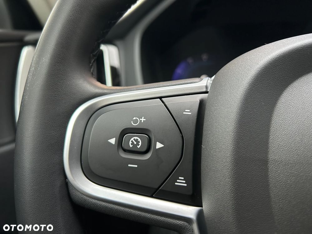 Volvo XC 60 B4 D AWD Momentum Pro - 24