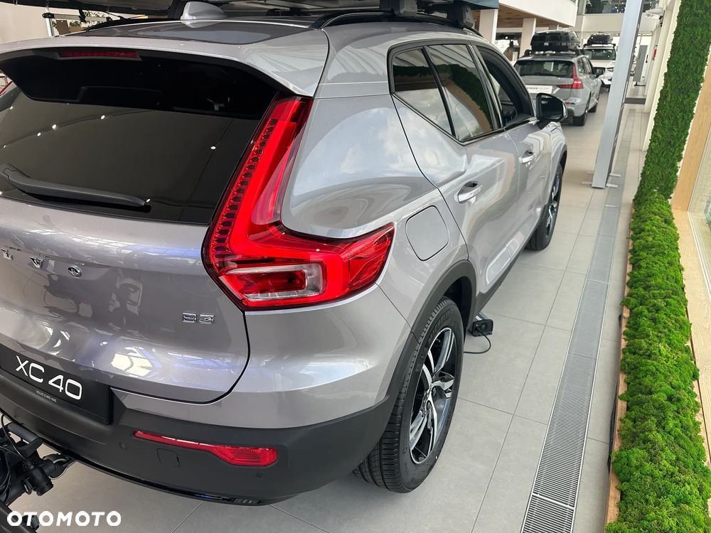 Volvo XC 40 B3 Plus Dark - 18