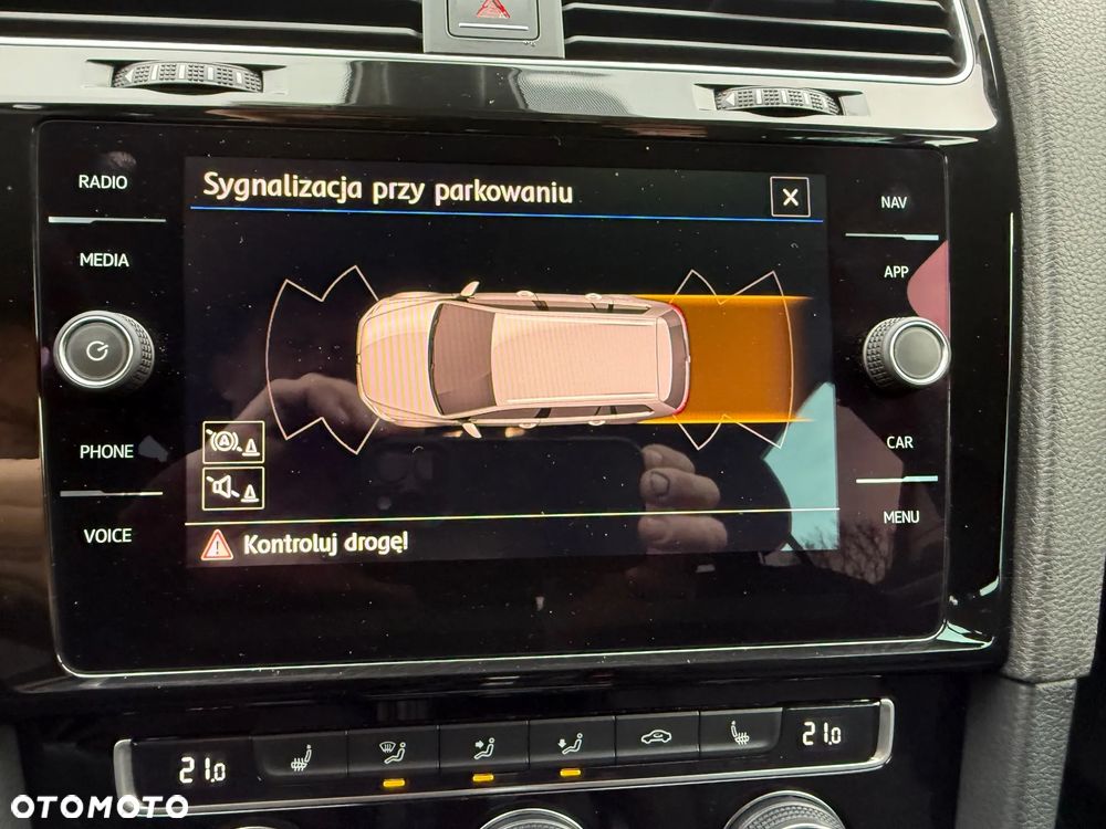 Volkswagen Golf Variant 2.0 TDI 4Motion DSG Highline - 23