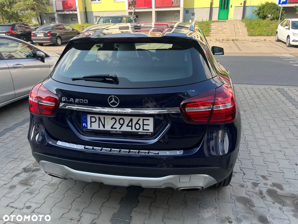 Mercedes-Benz GLA 200 7G-DCT - 9