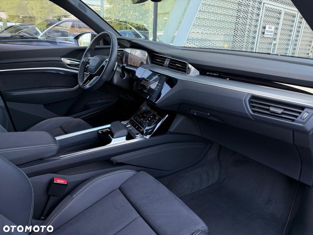 Audi Q8 Sportback e-tron - 23