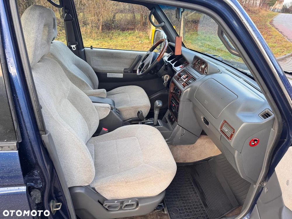Mitsubishi Pajero - 10